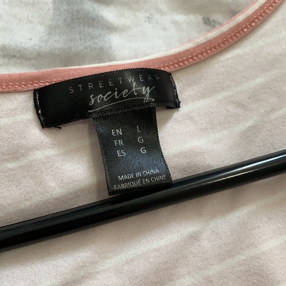 Pink and white crop top - Picture 2 of 3